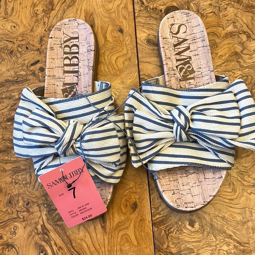 Size 7 never been worn sandals.